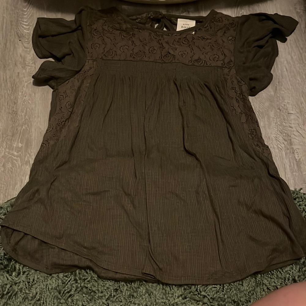 Green flowy tshirt